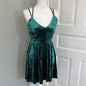 NWT Elegant Velvet Green Cocktail Holiday Dress